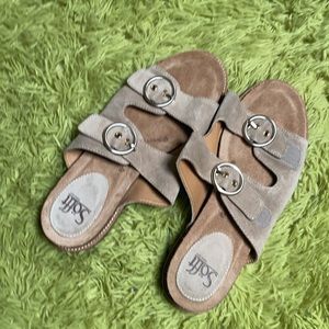 Open toe sandals